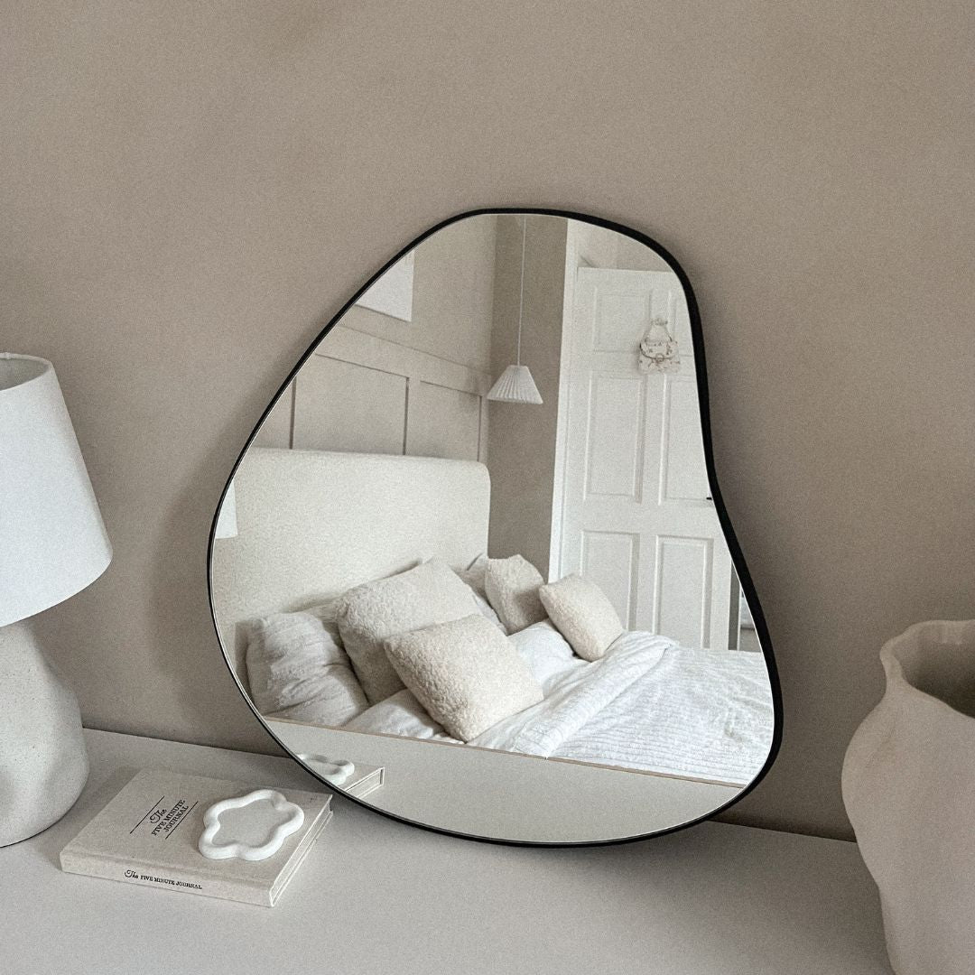 Bani Medium Black Blob Mirror